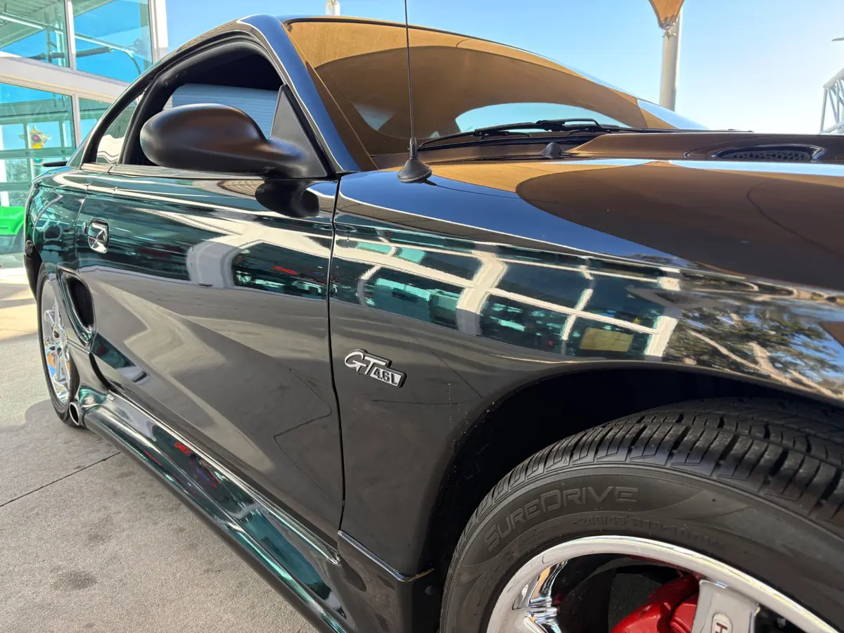 Vehicle photo 19