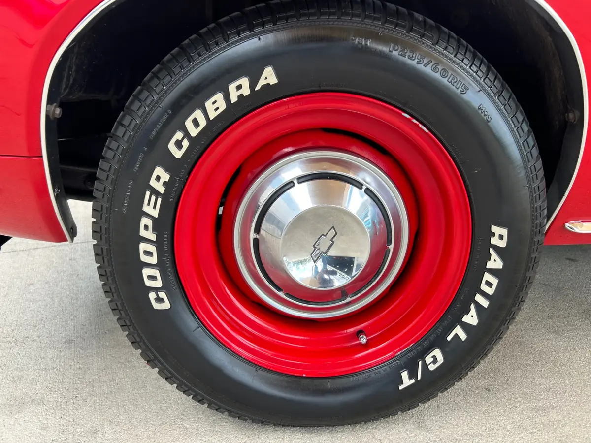 Vehicle photo 13