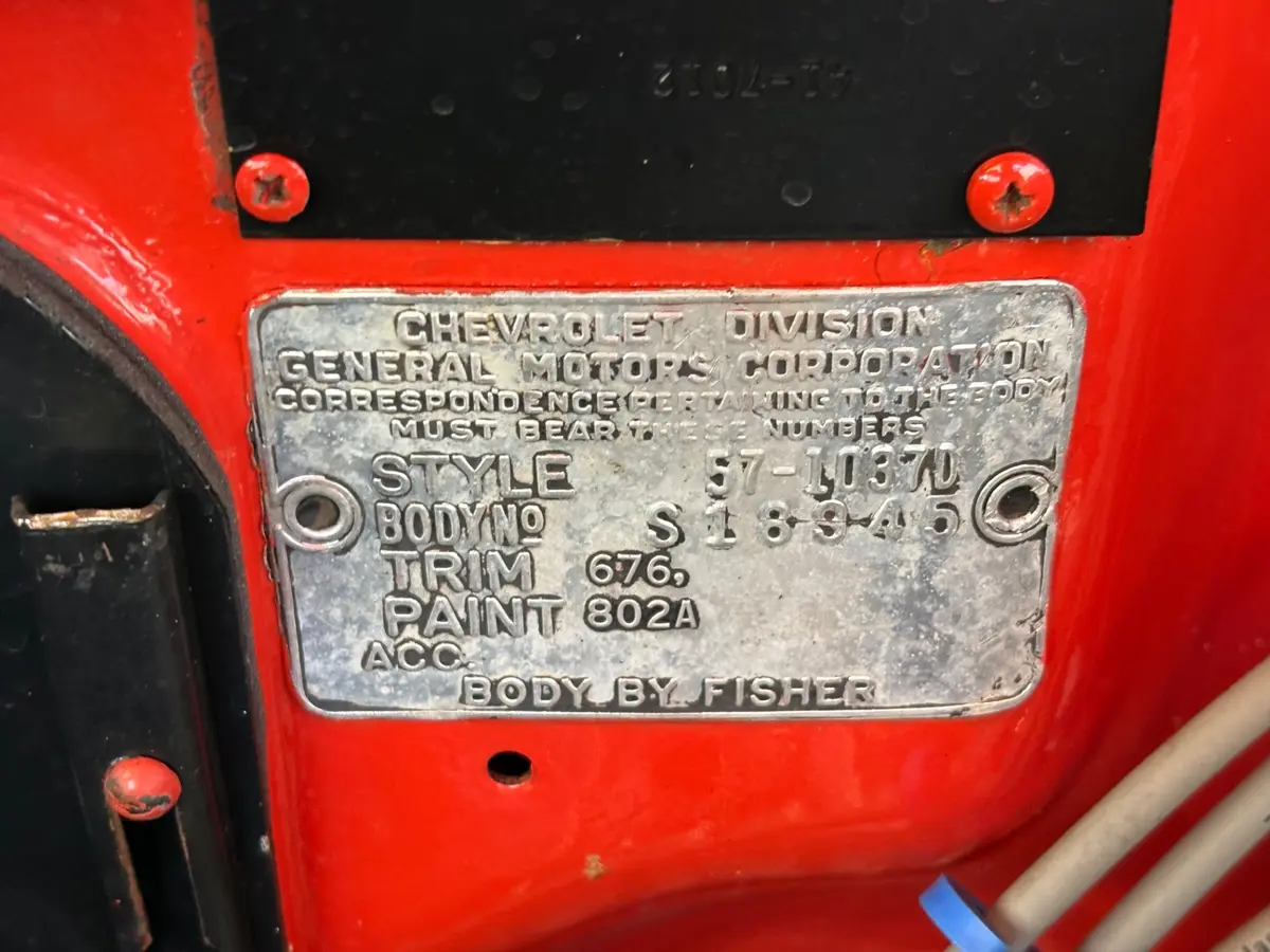 Vehicle photo 23