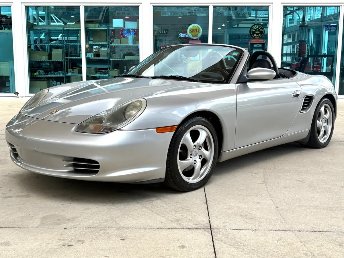 Vehicle photo 11