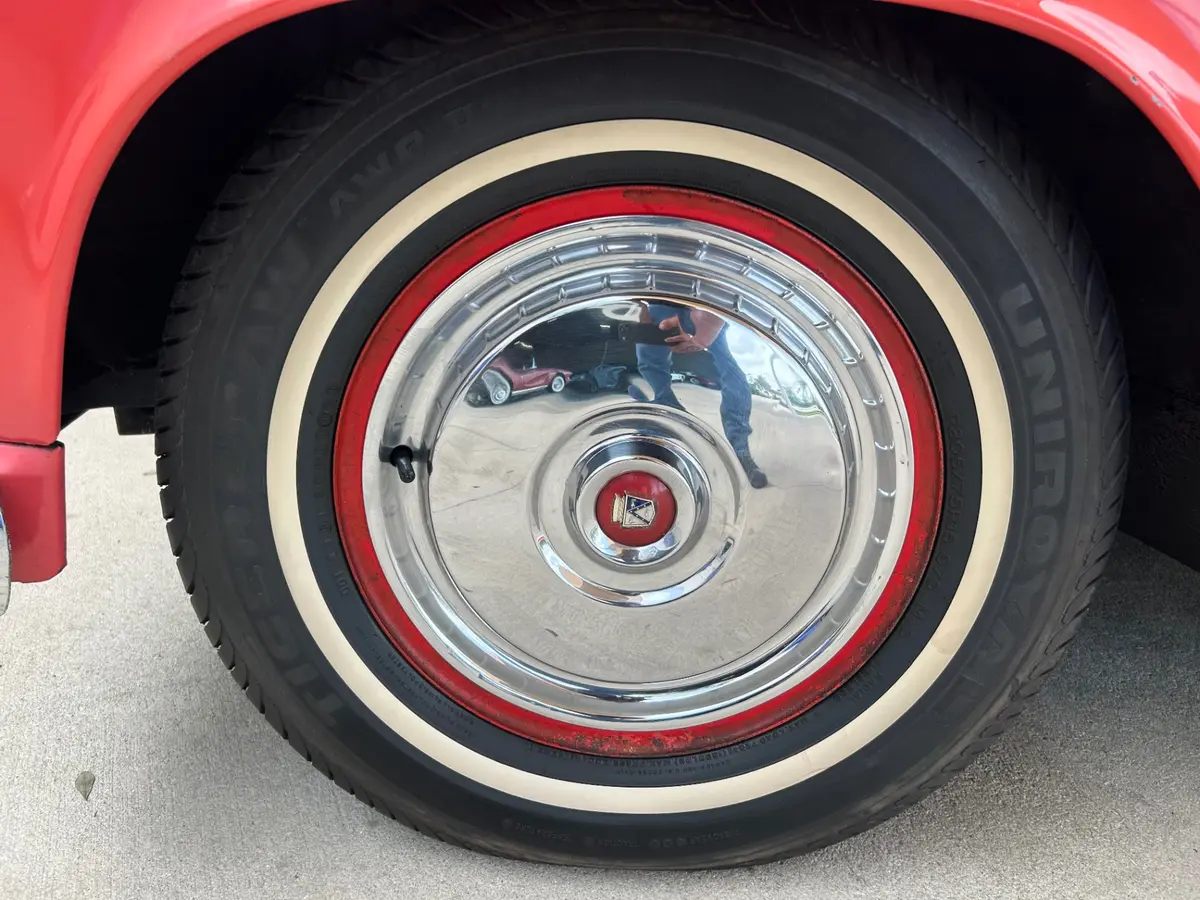 Vehicle photo 21