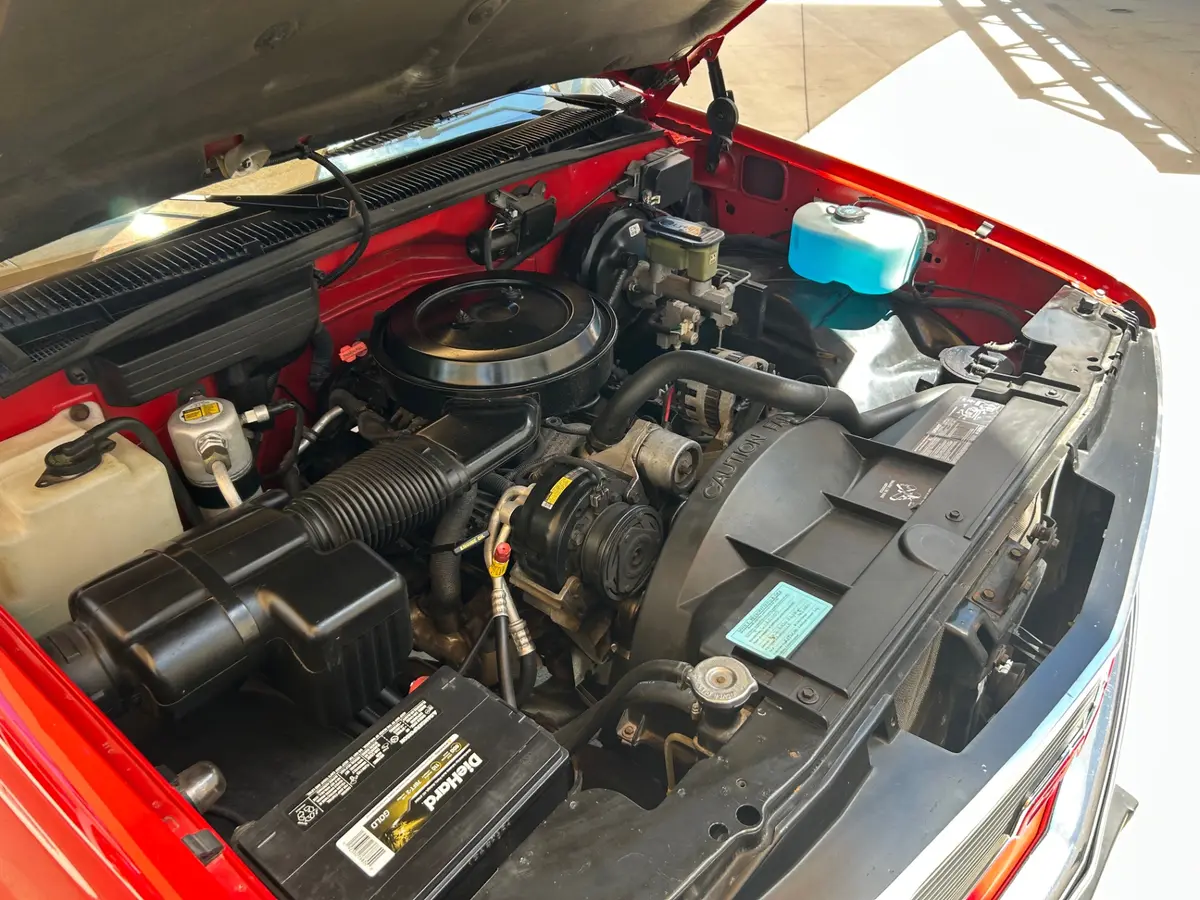 Vehicle photo 25
