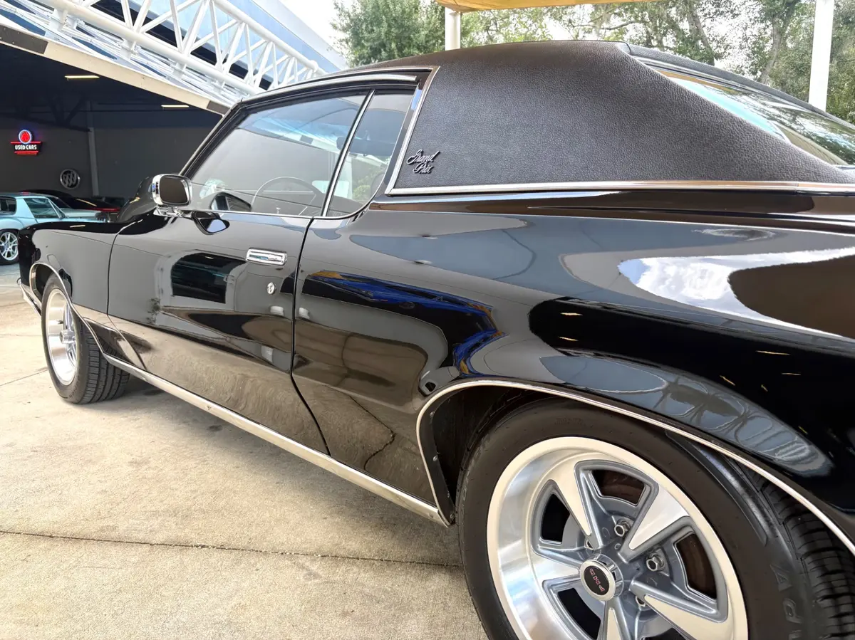 Vehicle photo 14