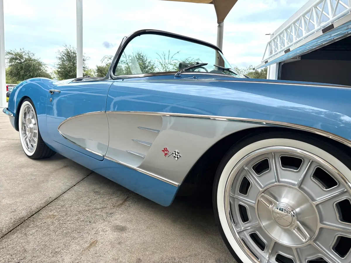 Vehicle photo 18
