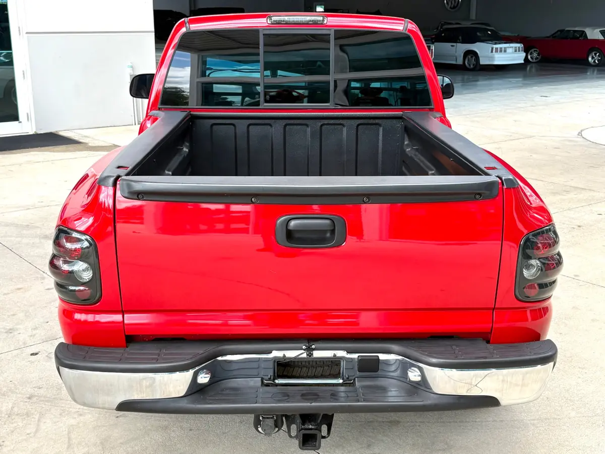 Vehicle photo 8