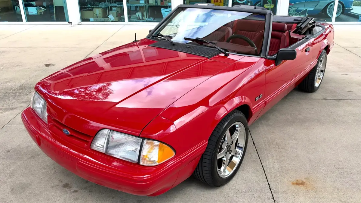 Vehicle photo 20
