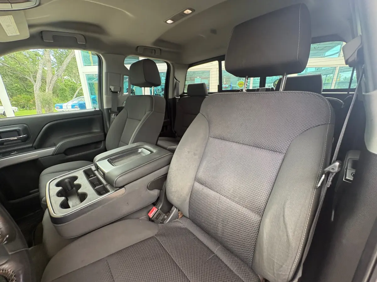 Vehicle photo 33