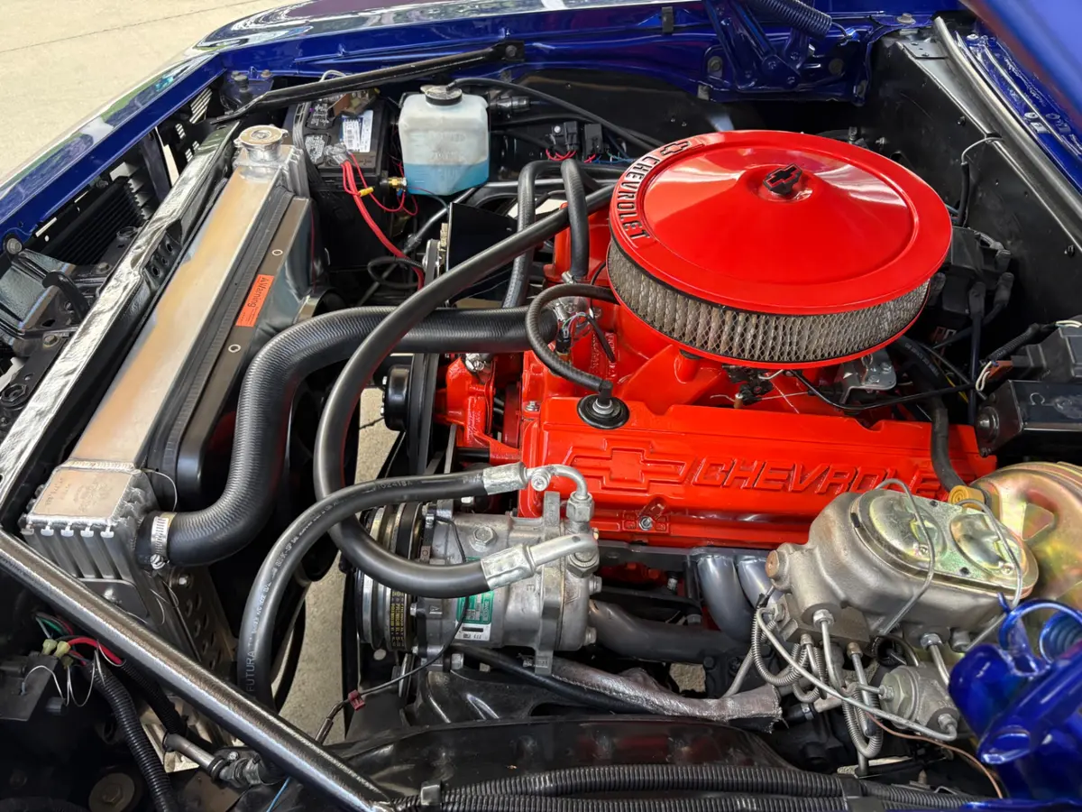 Vehicle photo 30