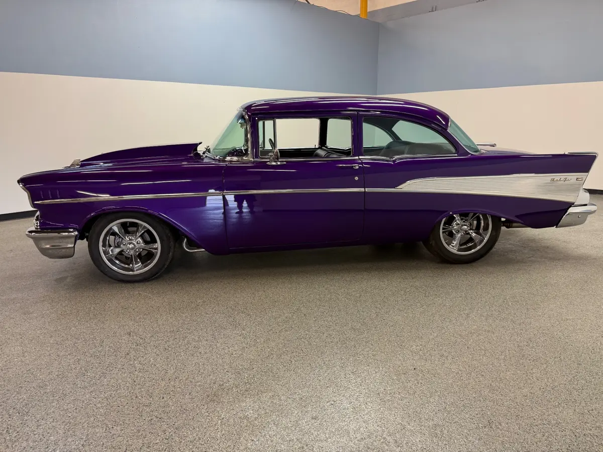 Vehicle photo 5