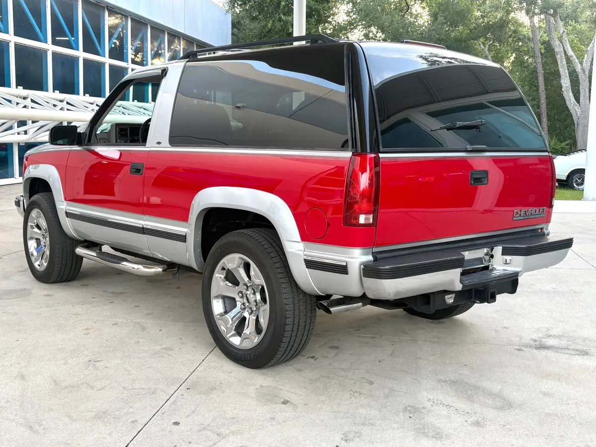 Vehicle photo 8