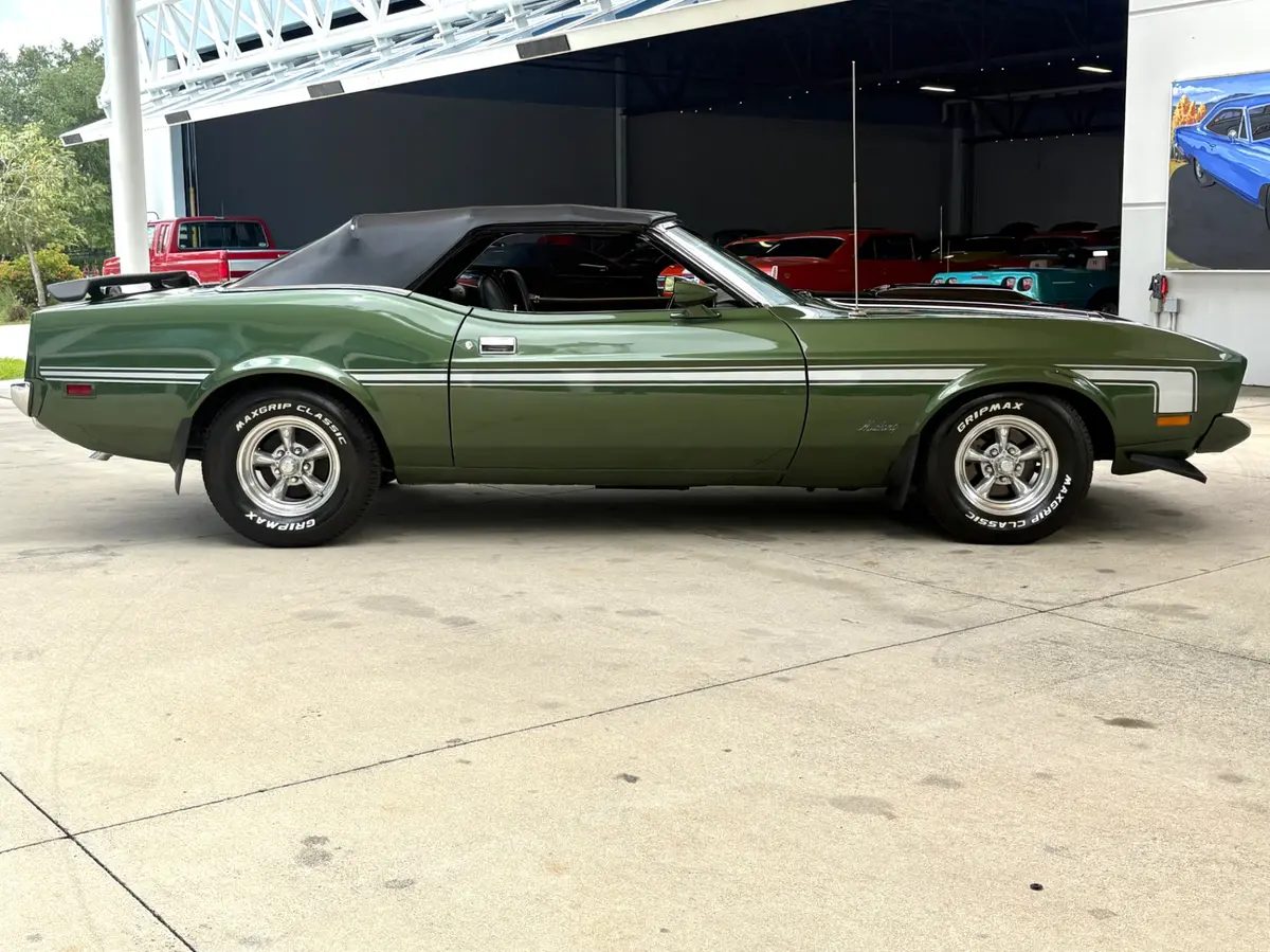 Vehicle photo 22