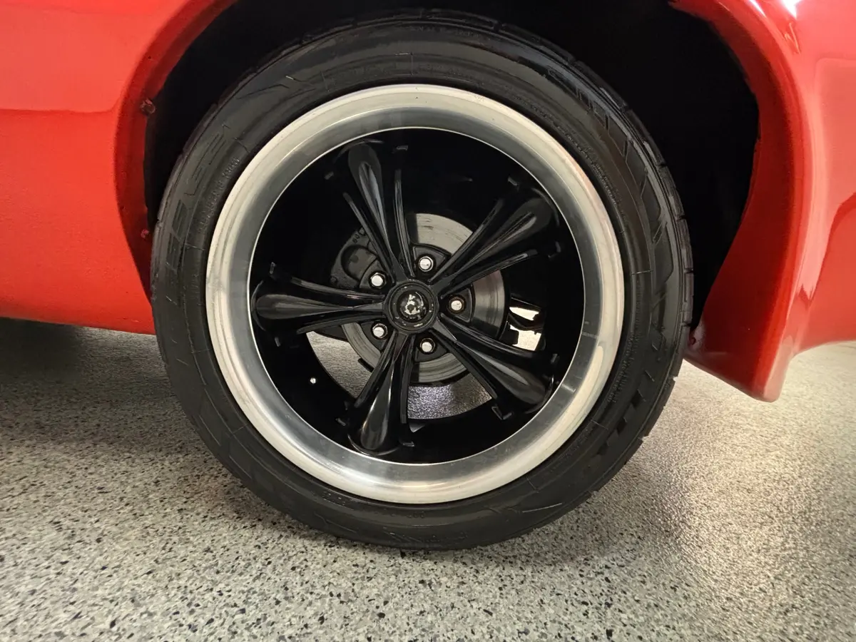 Vehicle photo 13