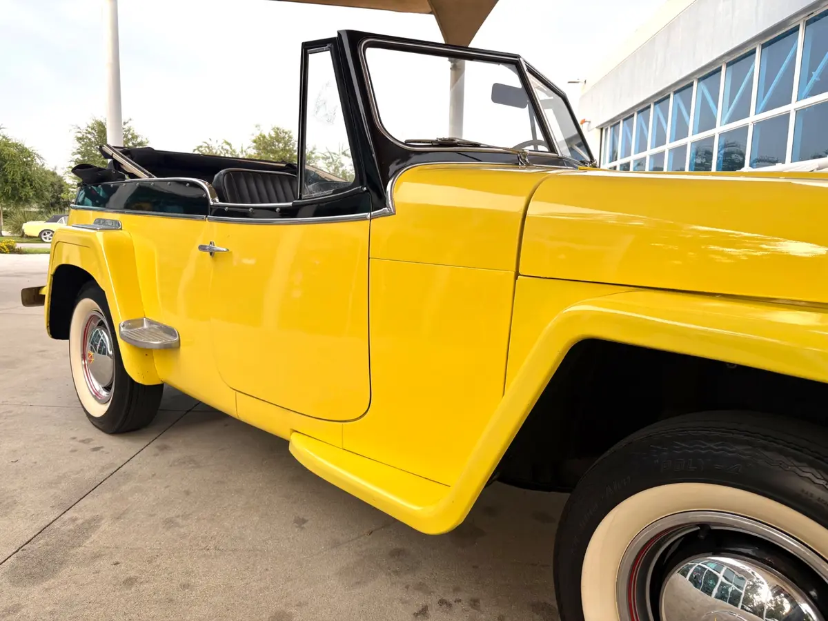 Vehicle photo 18