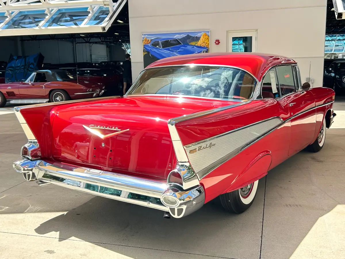 Vehicle photo 5