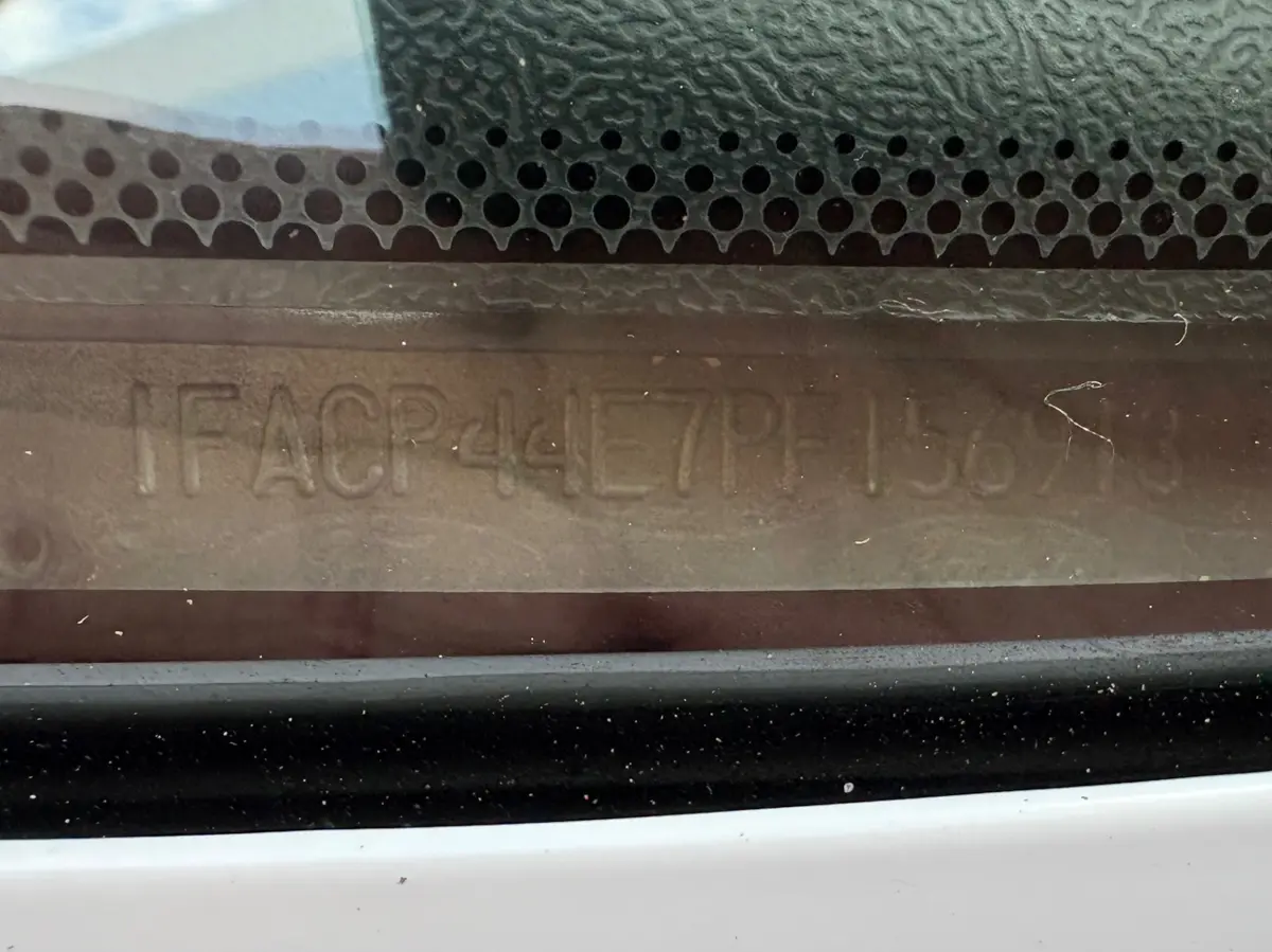 Vehicle photo 27