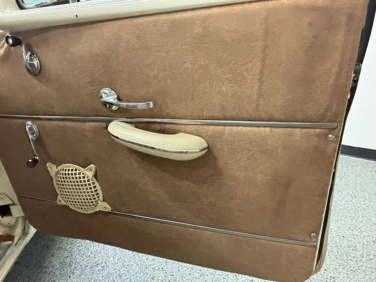 Vehicle photo 33