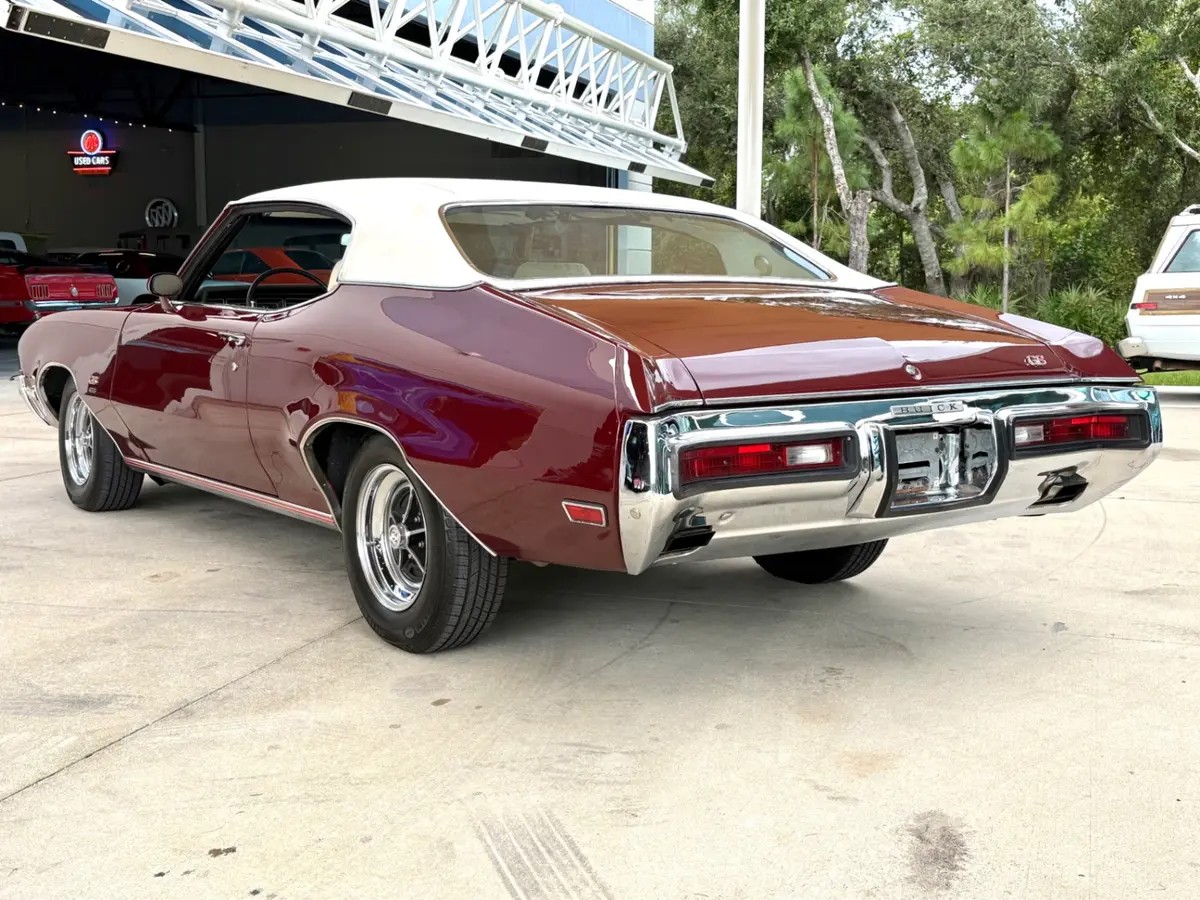 Vehicle photo 9