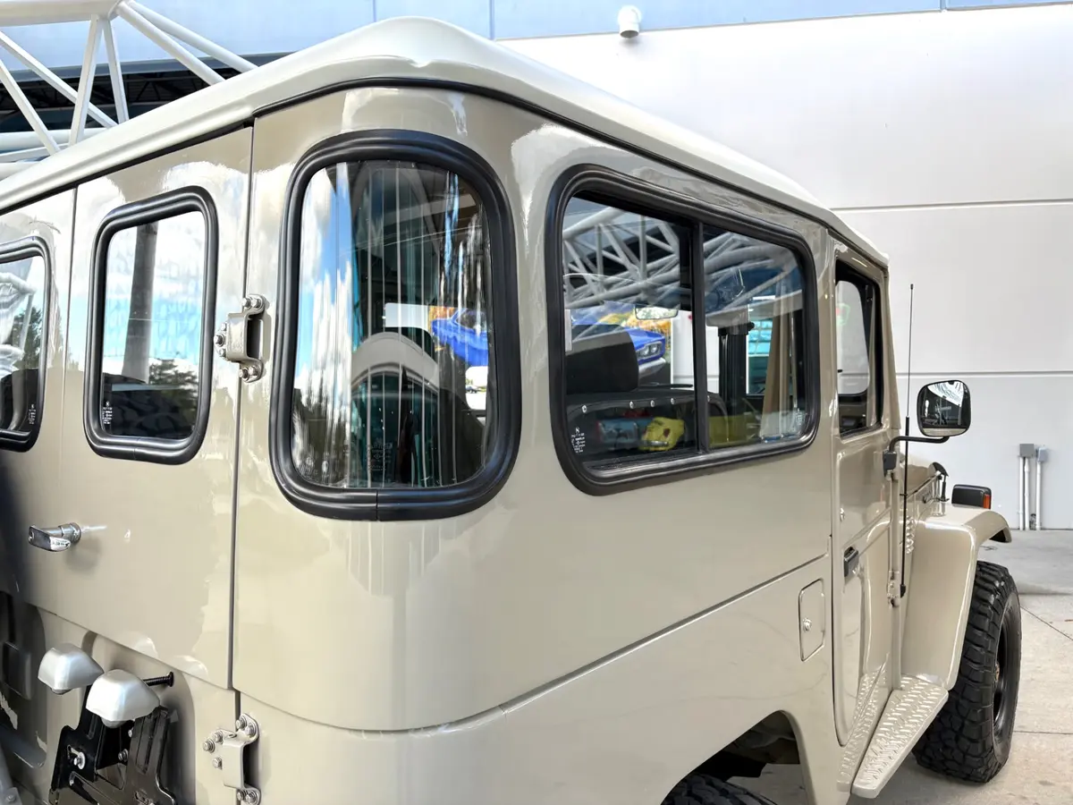Vehicle photo 15