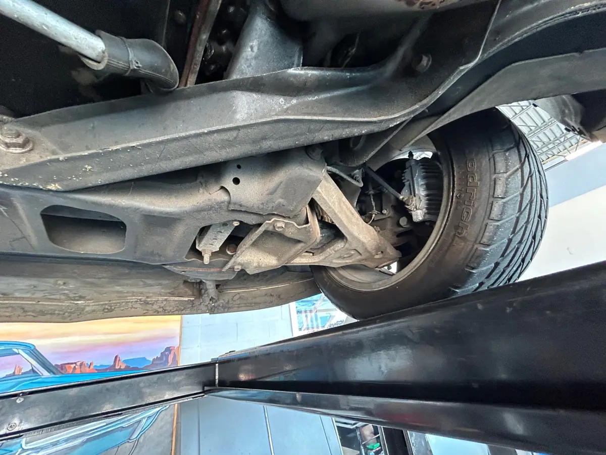 Vehicle photo 37
