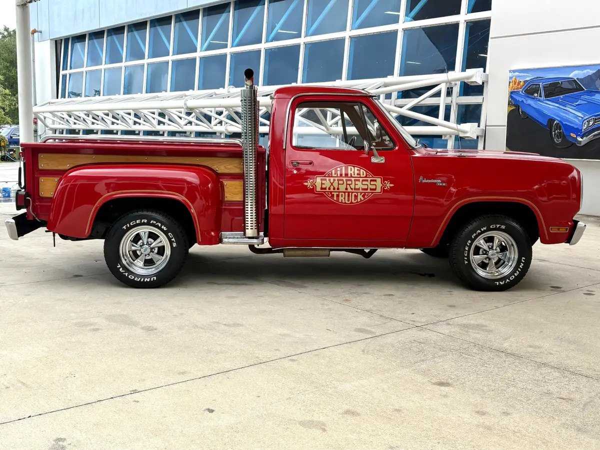 Vehicle photo 5