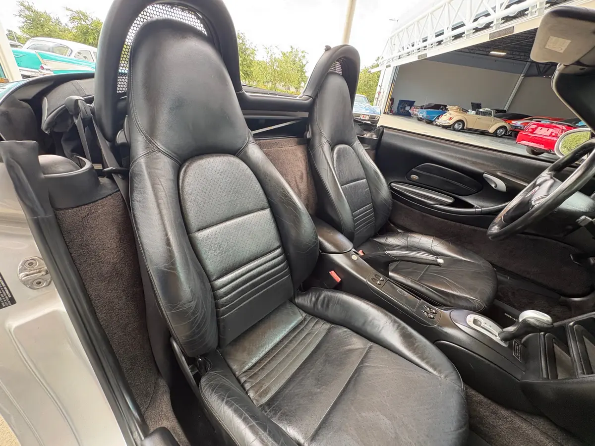 Vehicle photo 38