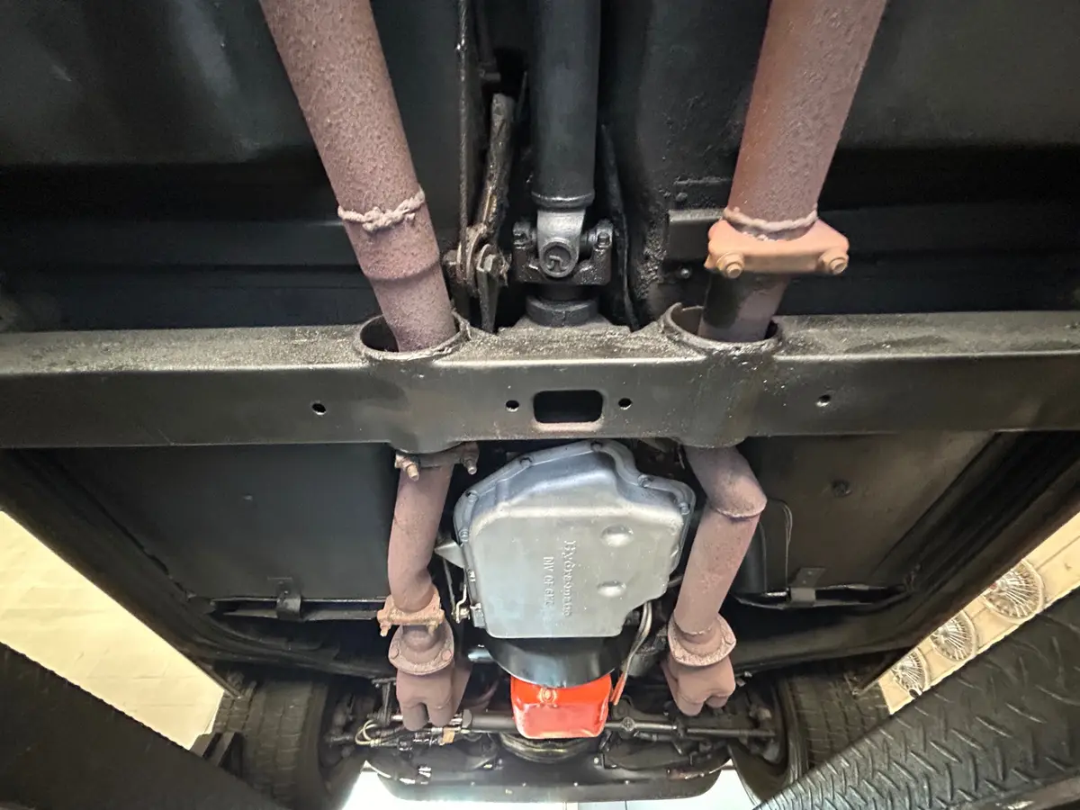 Vehicle photo 33