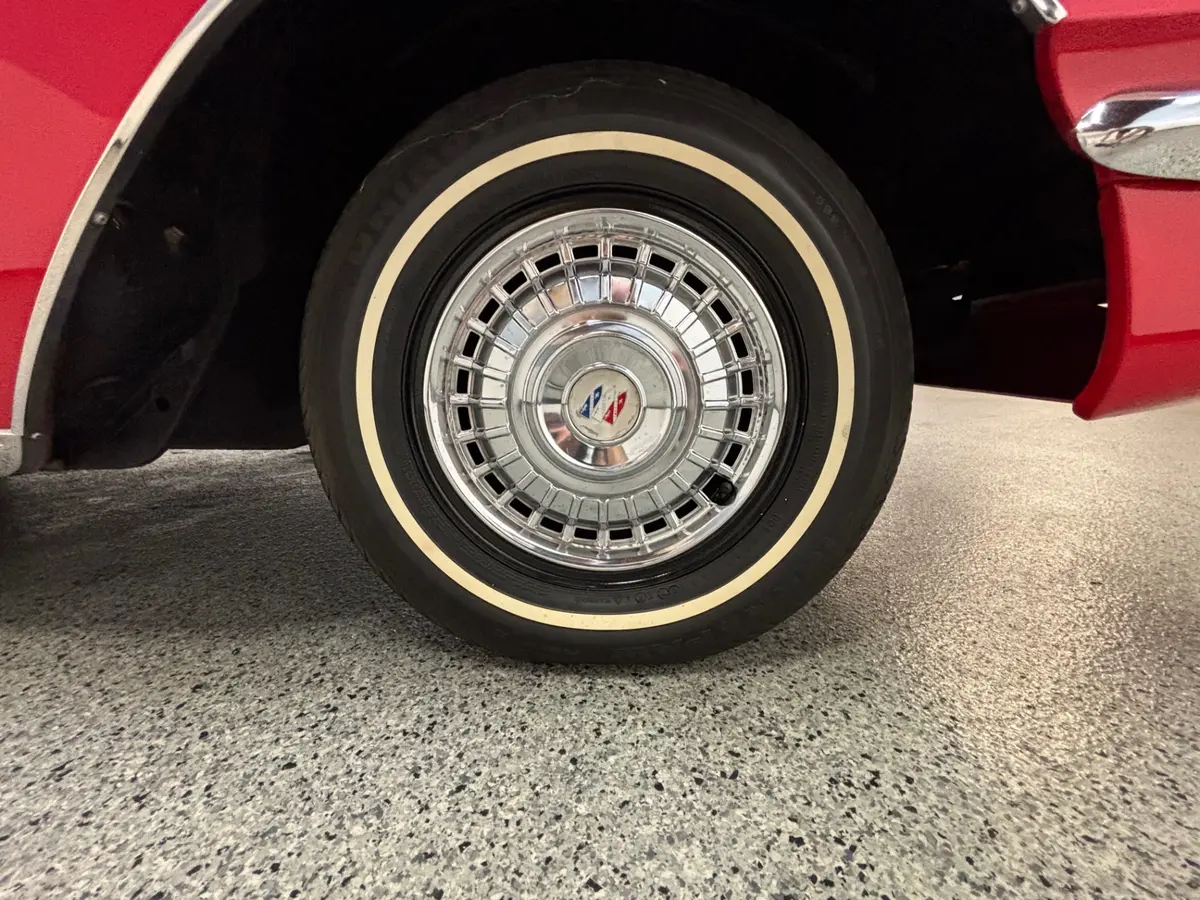 Vehicle photo 13