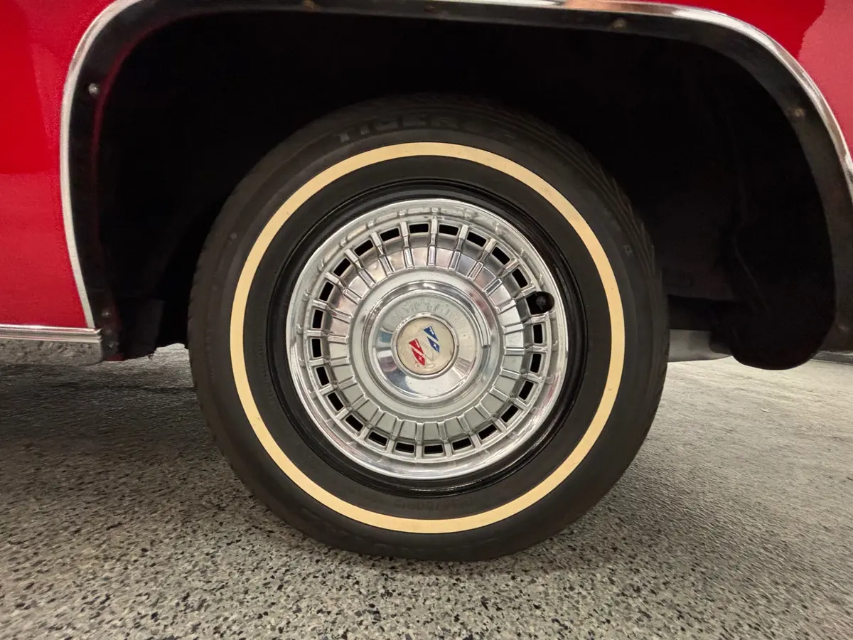 Vehicle photo 11