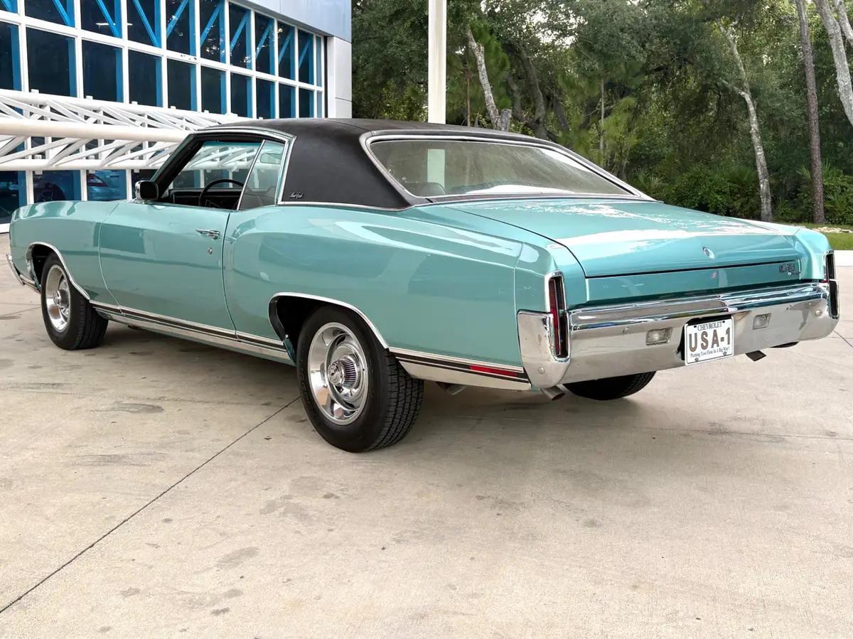 Vehicle photo 13