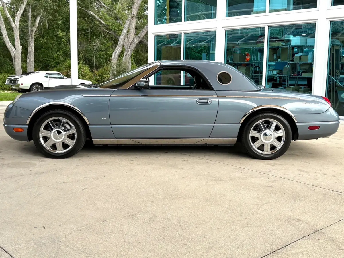 Vehicle photo 29