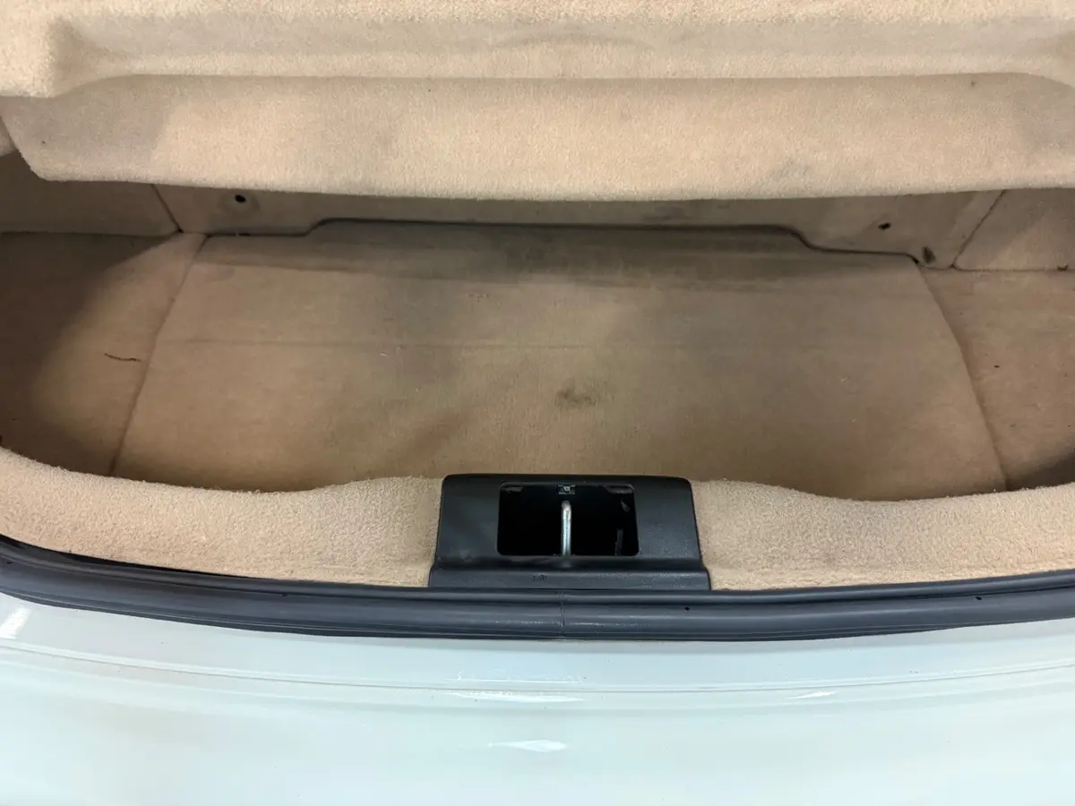 Vehicle photo 30