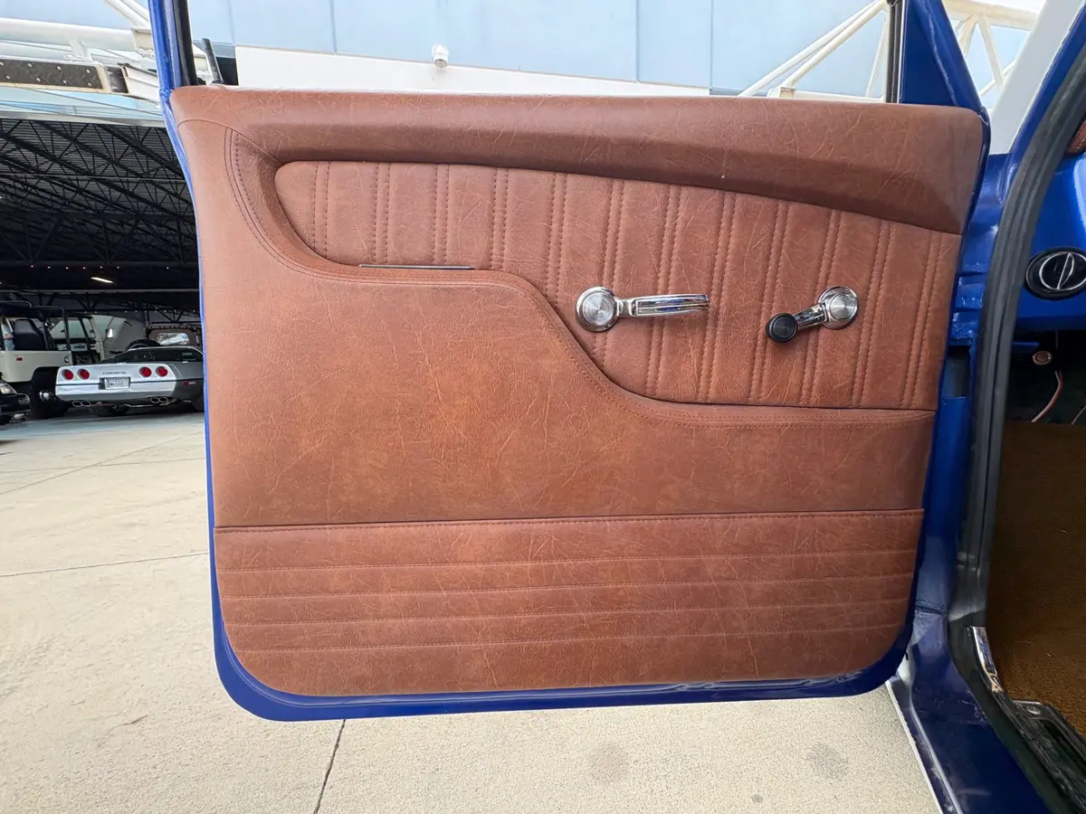Vehicle photo 32