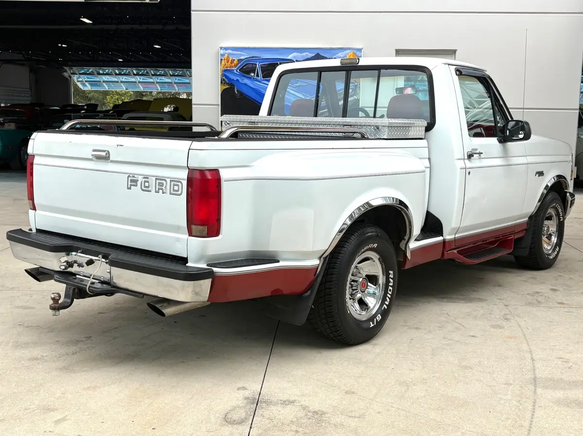 Vehicle photo 6