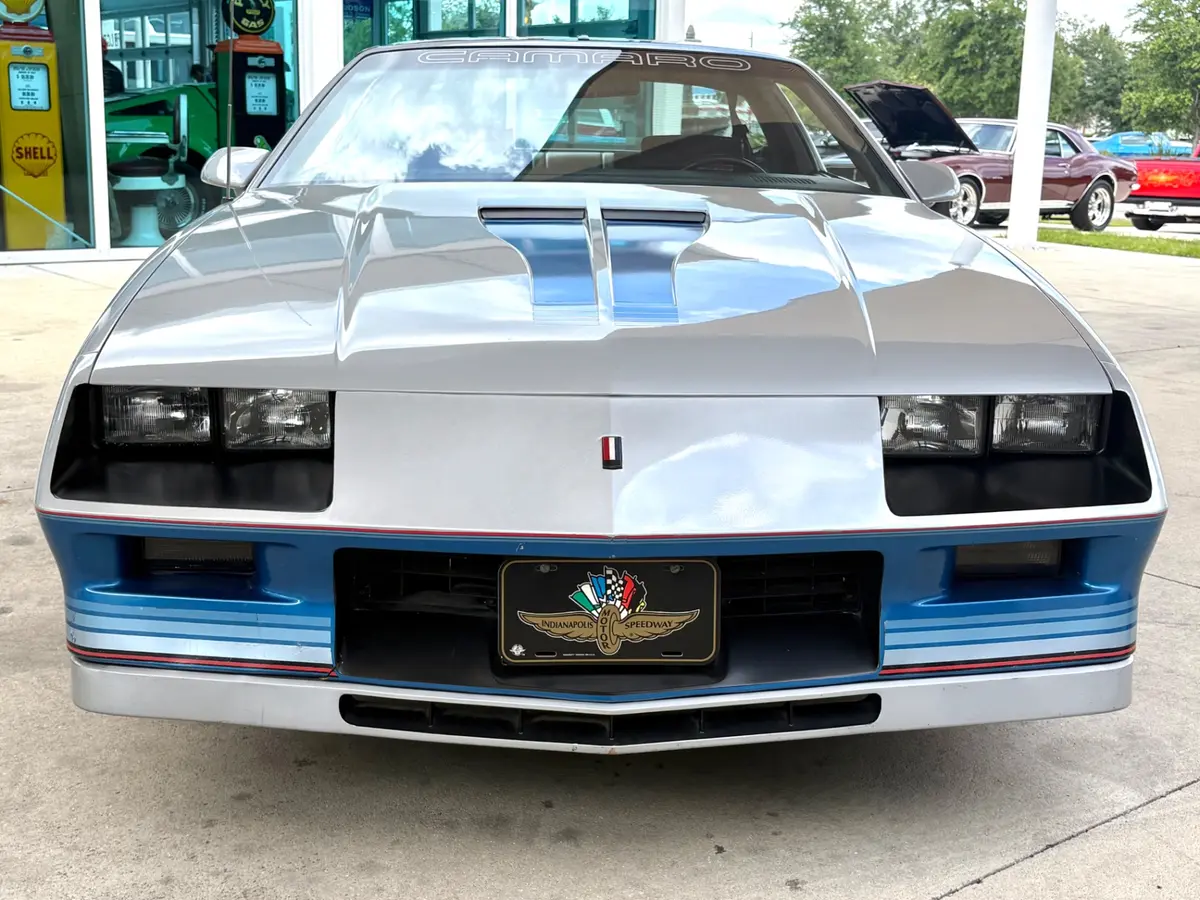 Vehicle photo 2