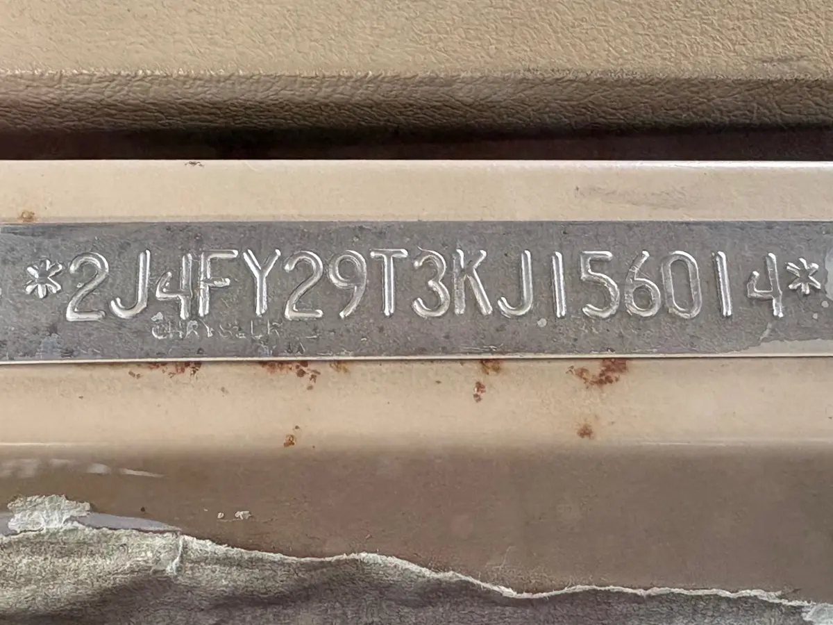 Vehicle photo 23