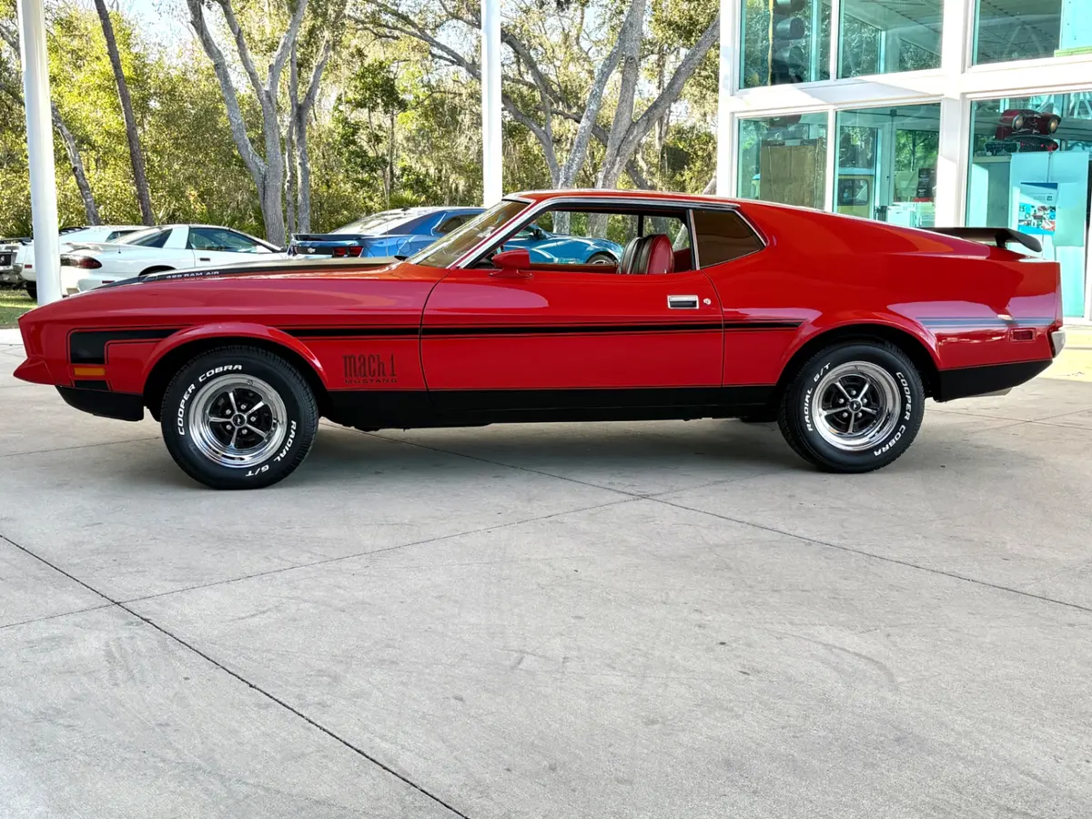 Vehicle photo 10
