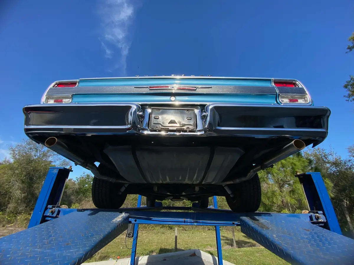 Vehicle photo 30