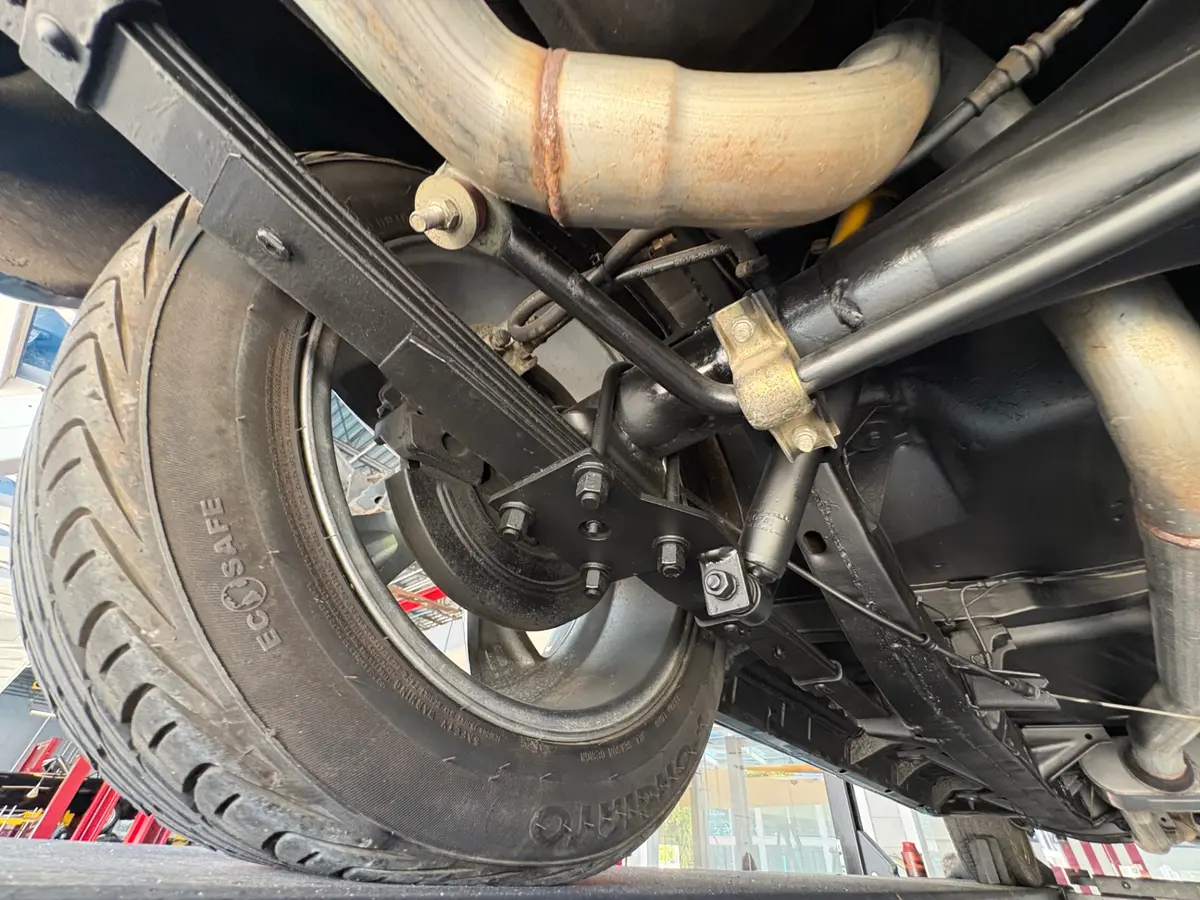 Vehicle photo 44