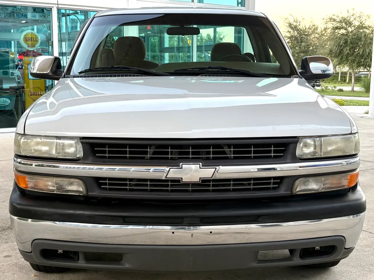 Vehicle photo 2