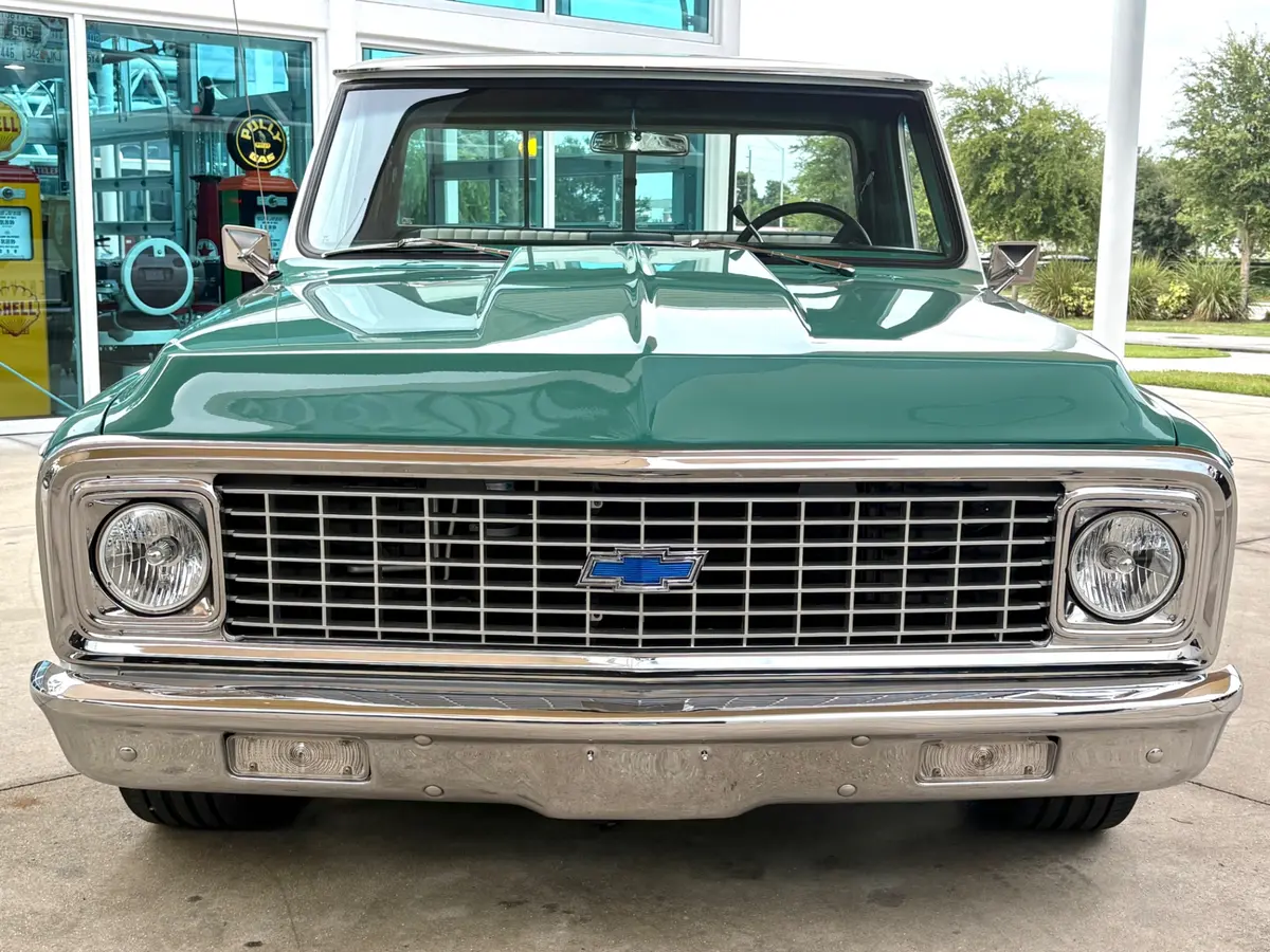 Vehicle photo 2