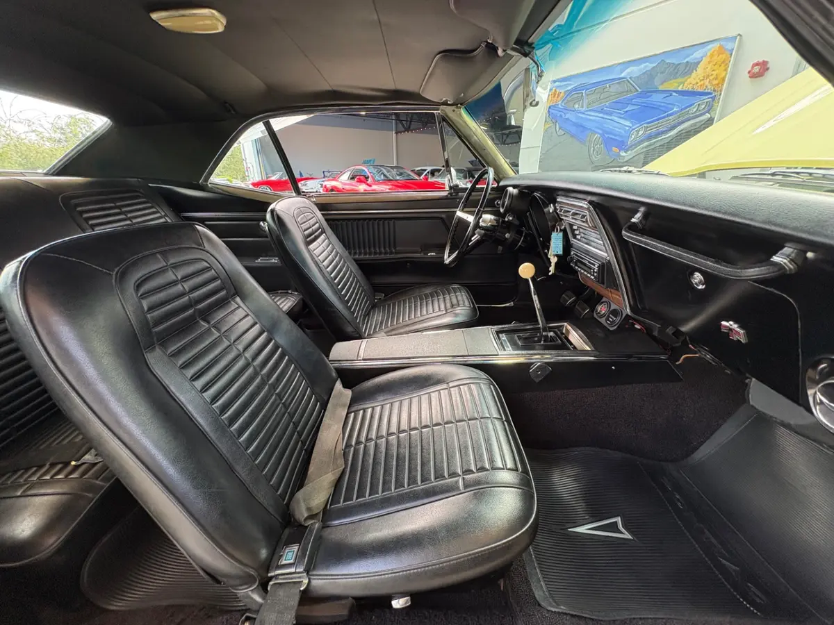Vehicle photo 40
