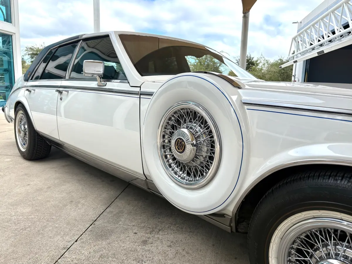 Vehicle photo 18