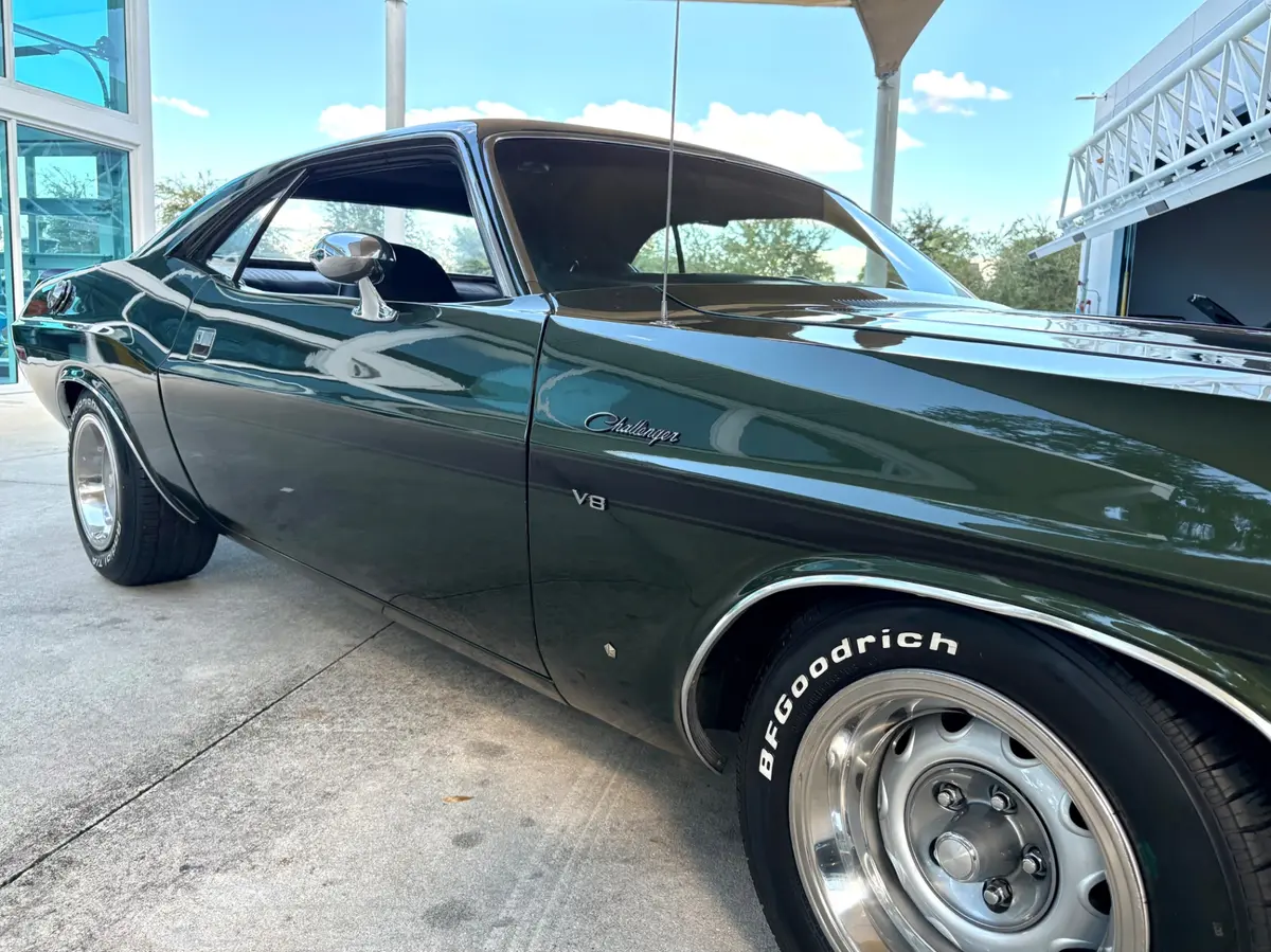 Vehicle photo 18