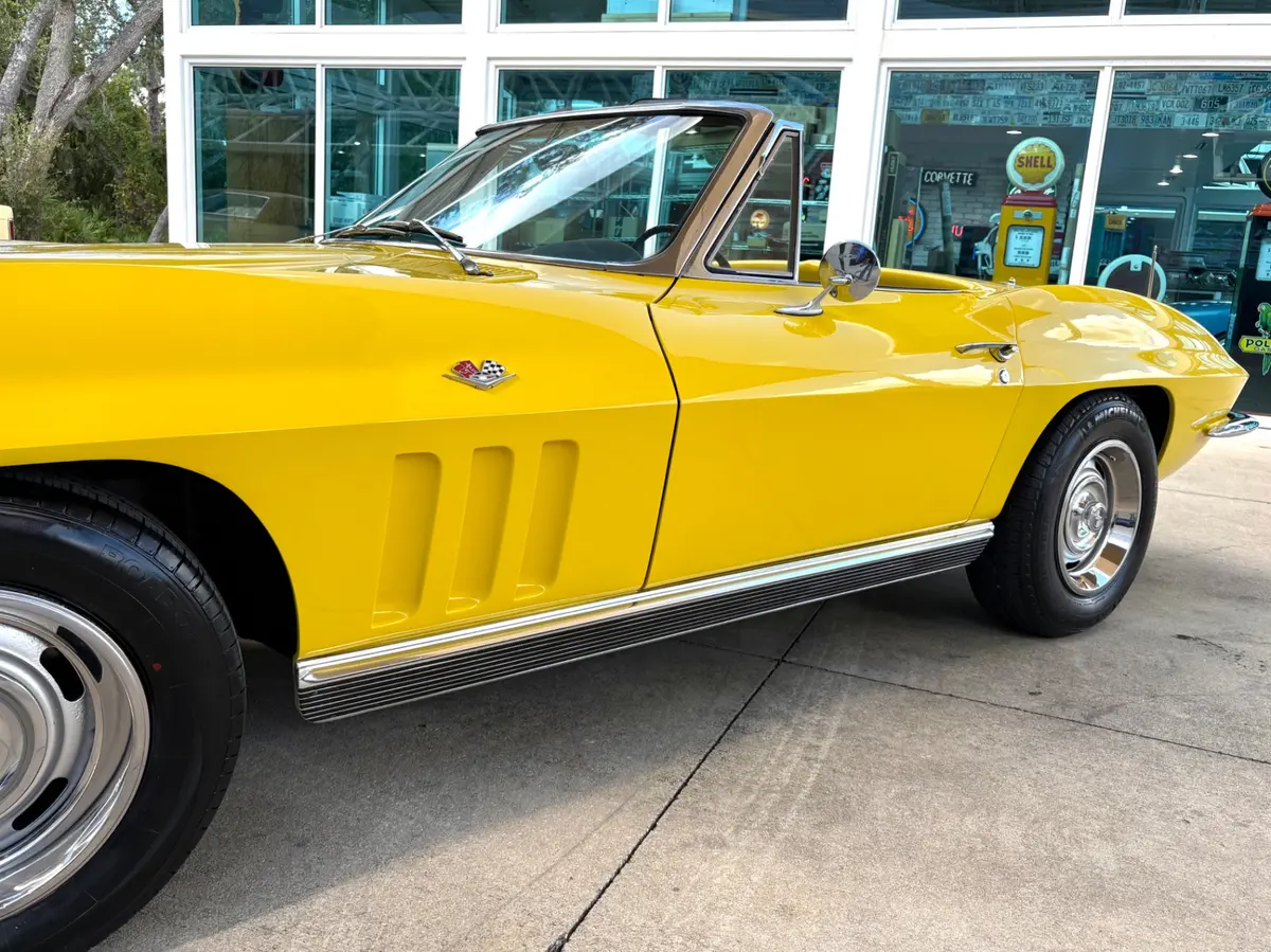 Vehicle photo 13