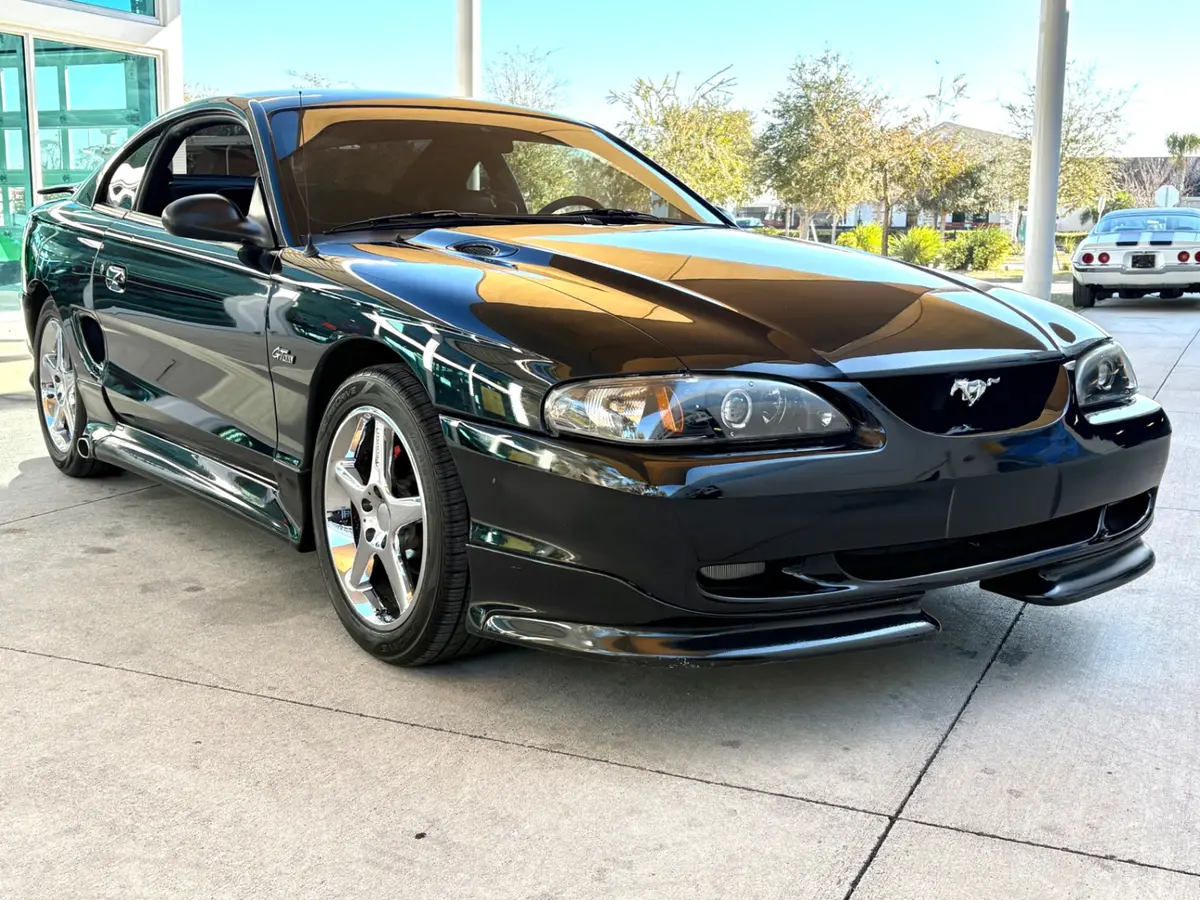 Vehicle photo 4