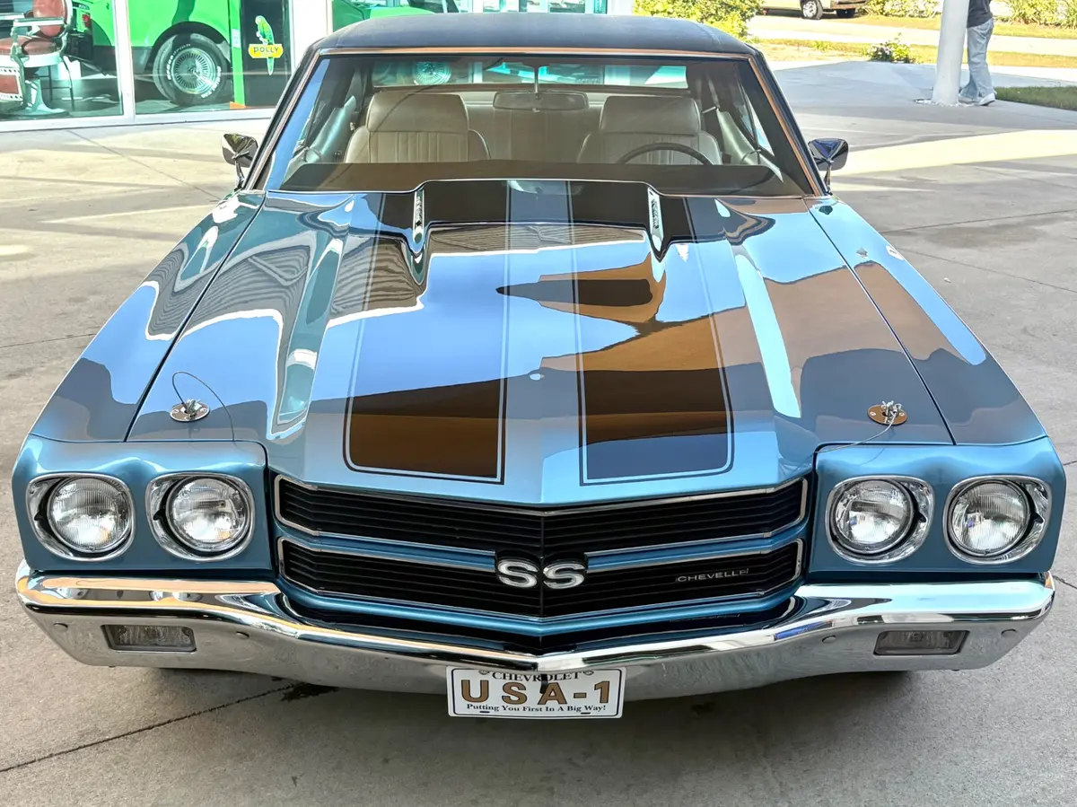 Vehicle photo 3