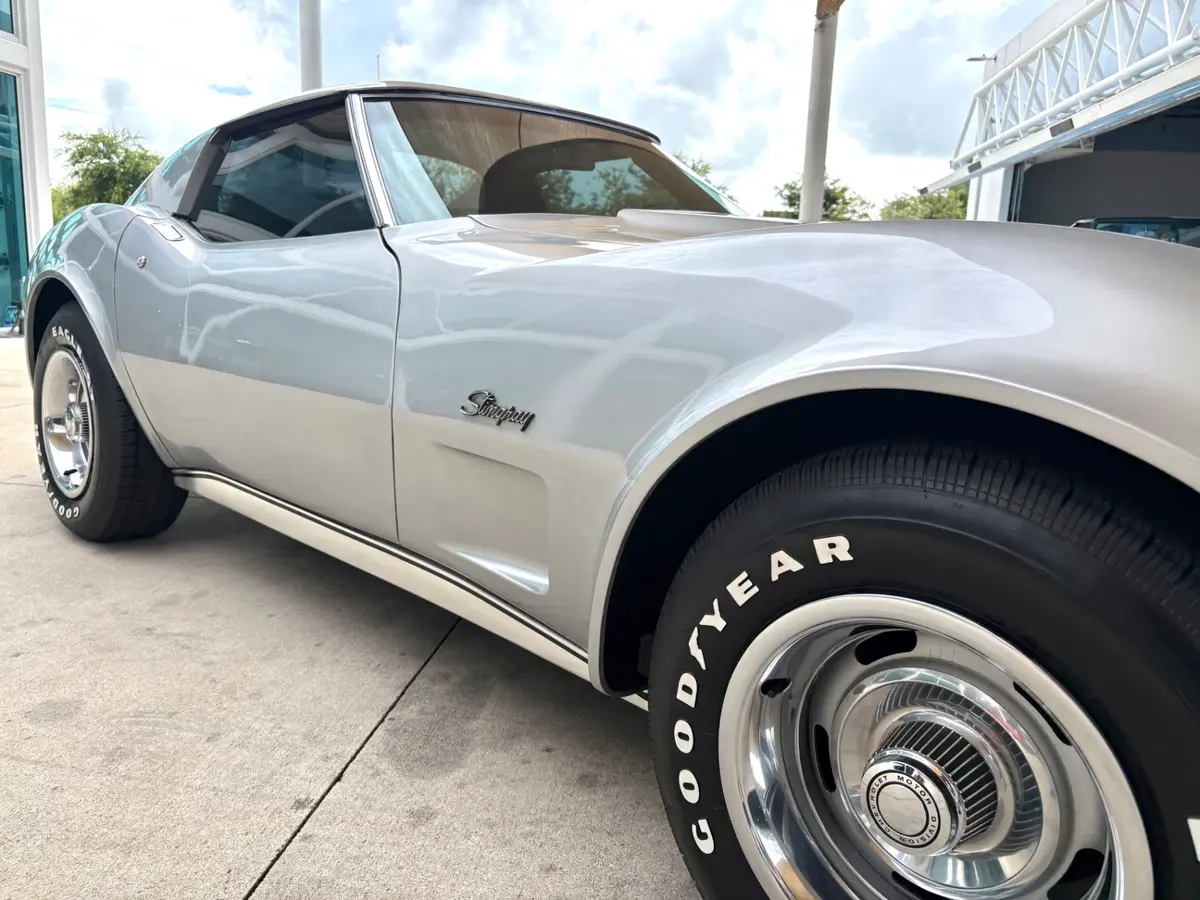 Vehicle photo 18