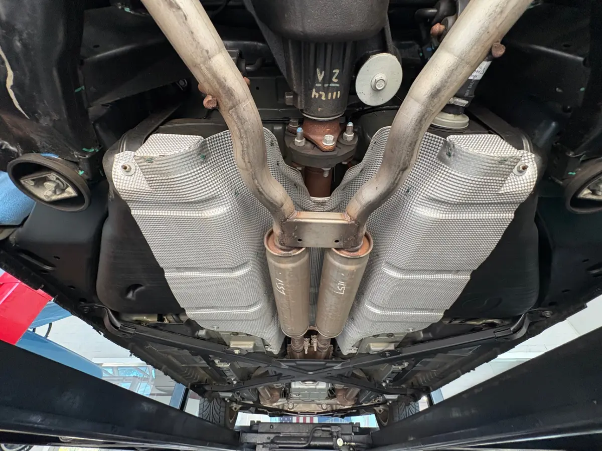 Vehicle photo 54