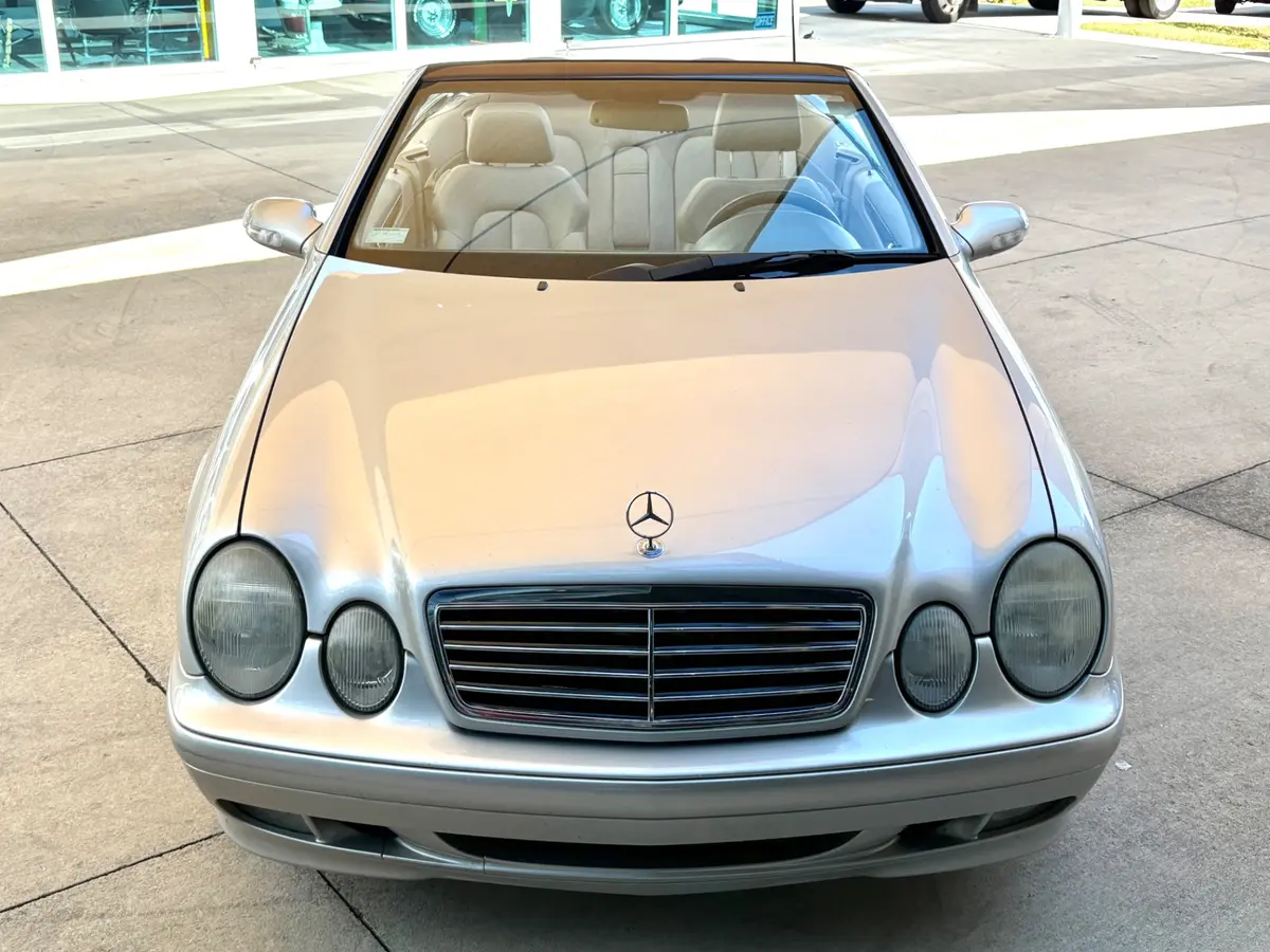 Vehicle photo 3
