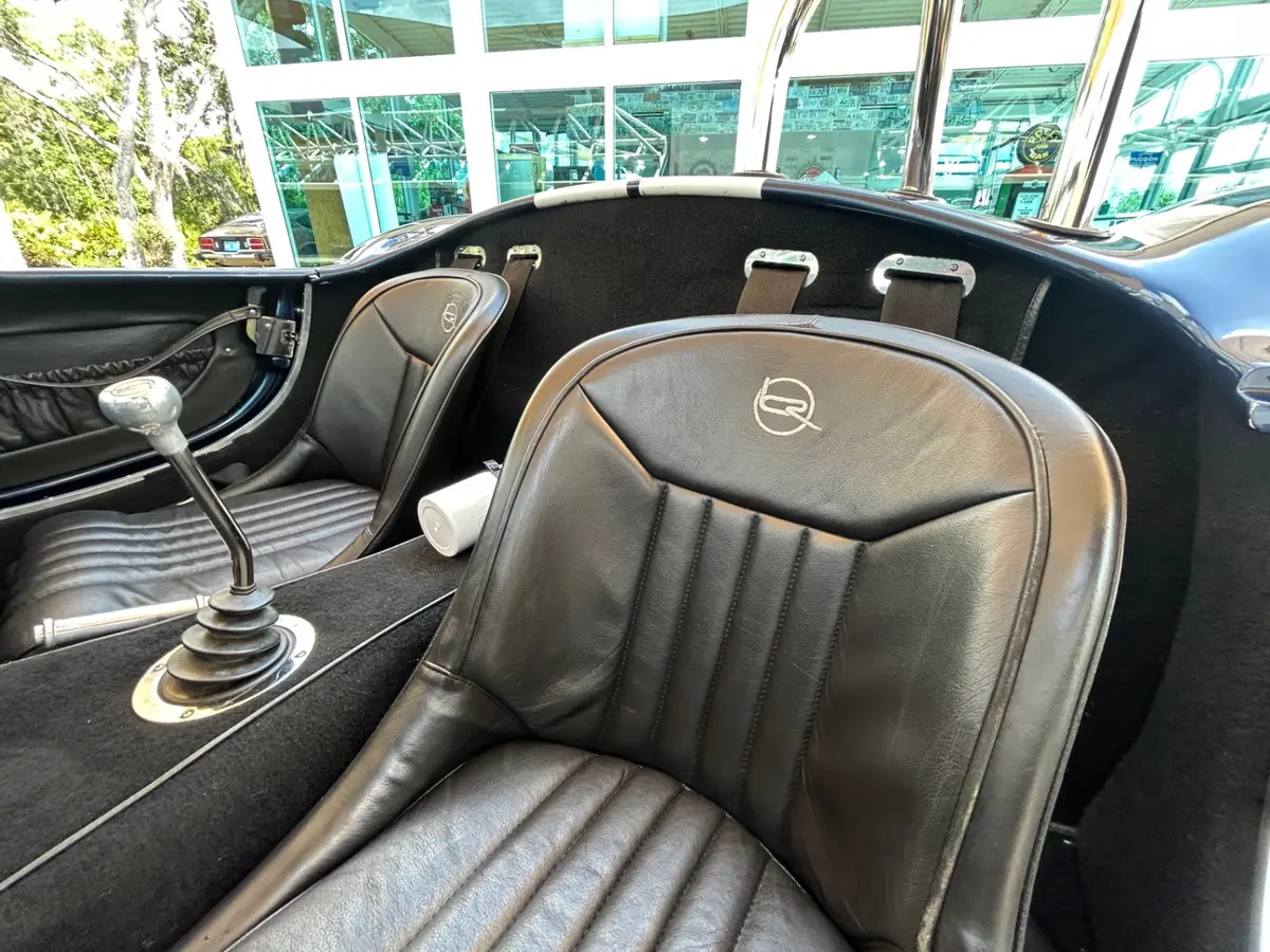 Vehicle photo 32
